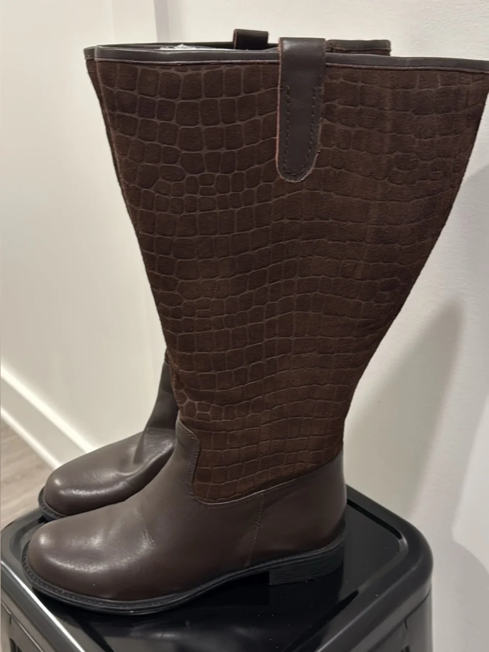 David Tate Best 20 tall brown leather & croc suede knee high boots size 8